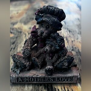 Vintage 1990’s Boyd’s Bear Figurine “A Mother's Love”